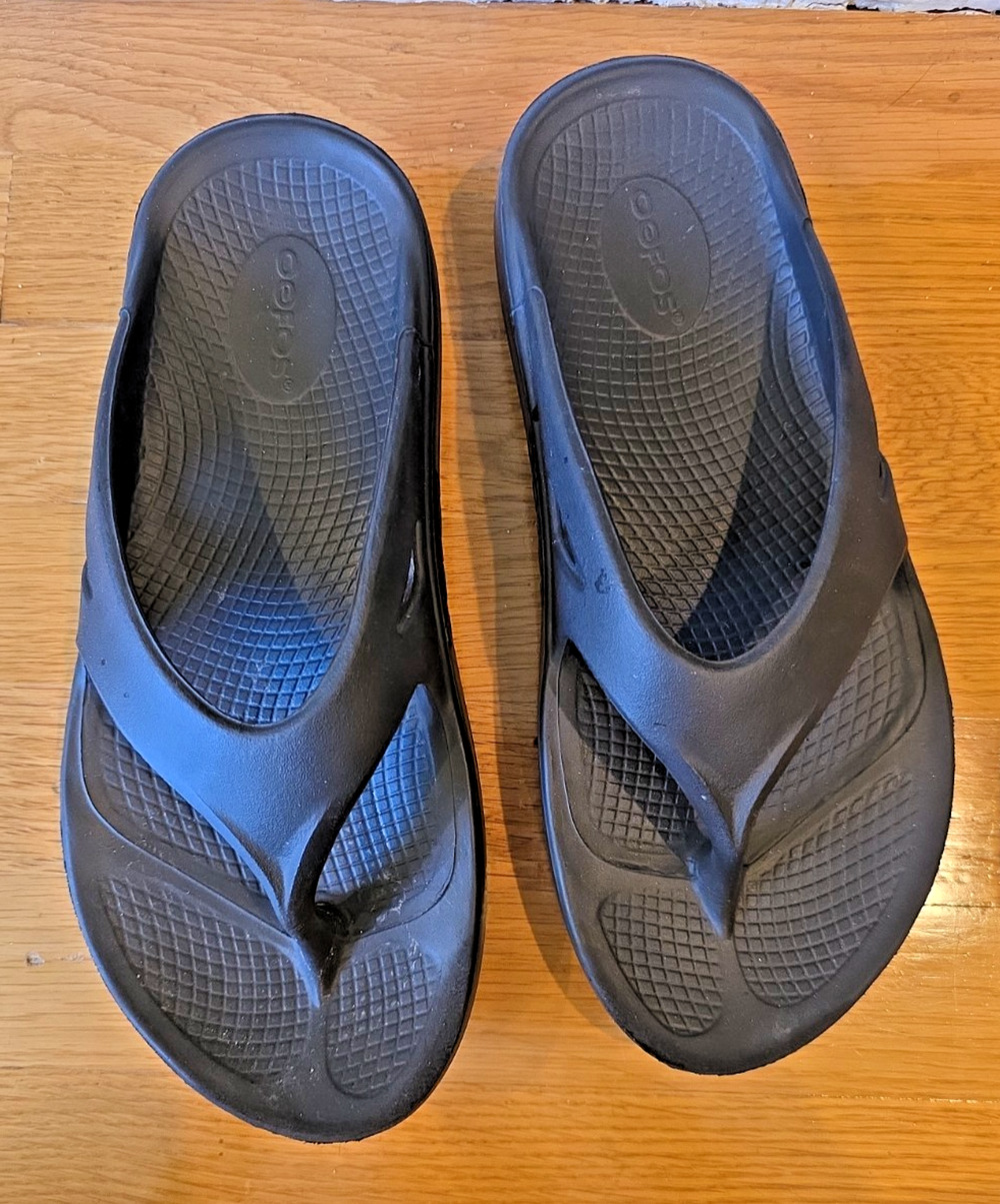 OOFOS Original Flip Flops Womens 10 Mens 8 Black Recovery Thong Sandals Comfort